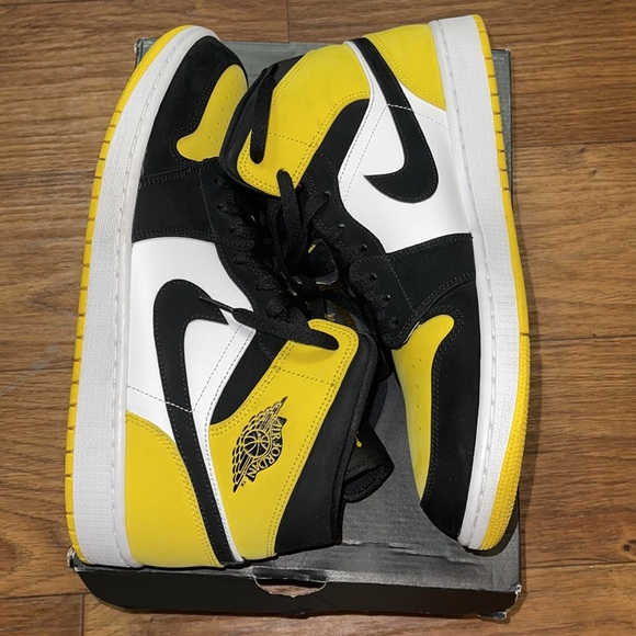 Air Jordan 1 MiD Yellow Toe - Picture 2 of 6